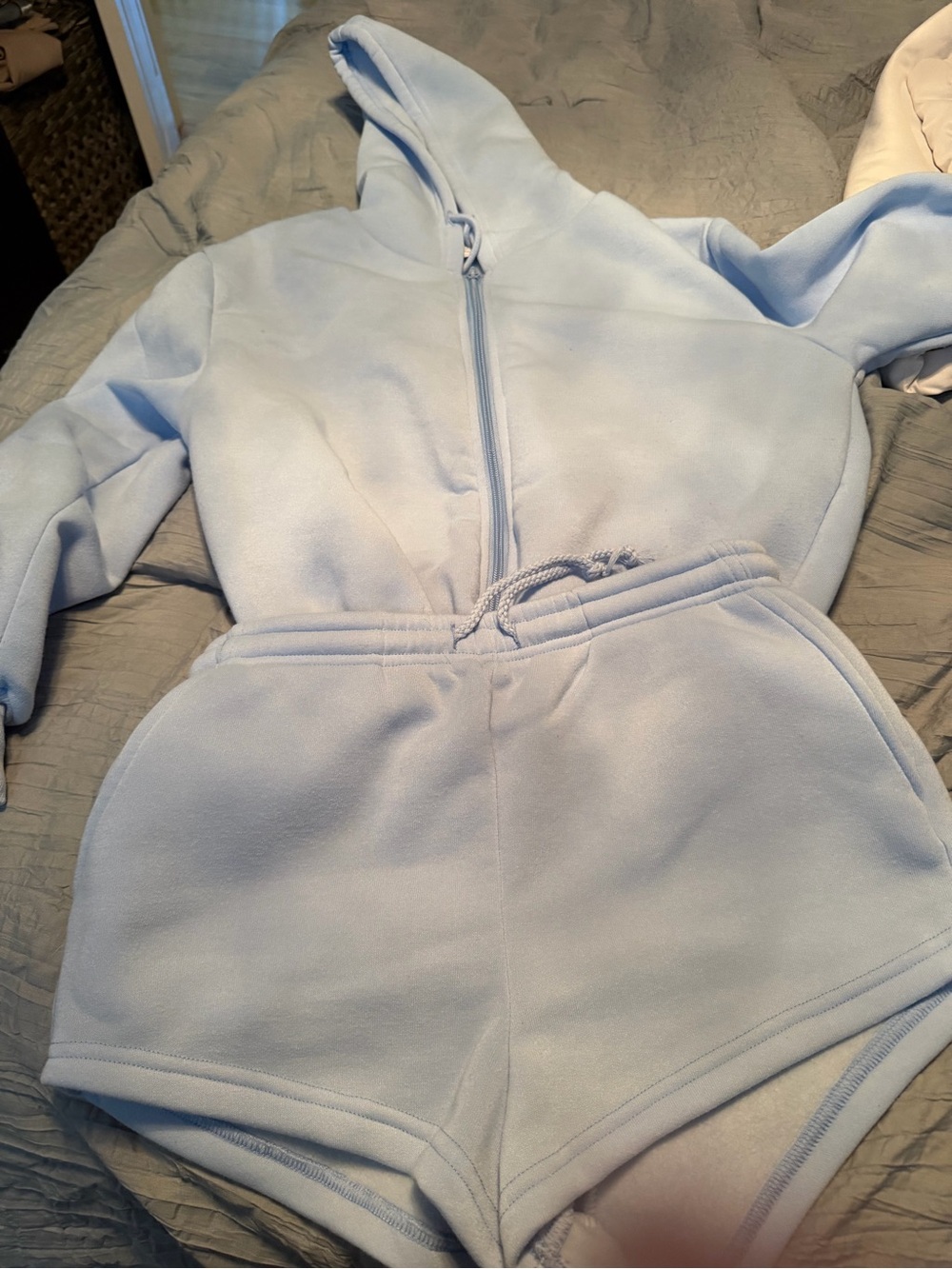 Bride shorts and zip up set - Picture 4 of 6